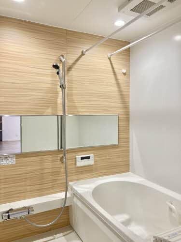 バス・シャワールーム　一坪風呂に浴室乾燥機・追い焚き機能付き♪