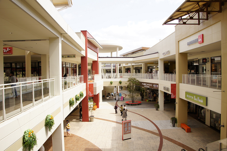 ショッピングセンター　三井アウトレットパーク倉敷（ショッピングセンター）まで791m