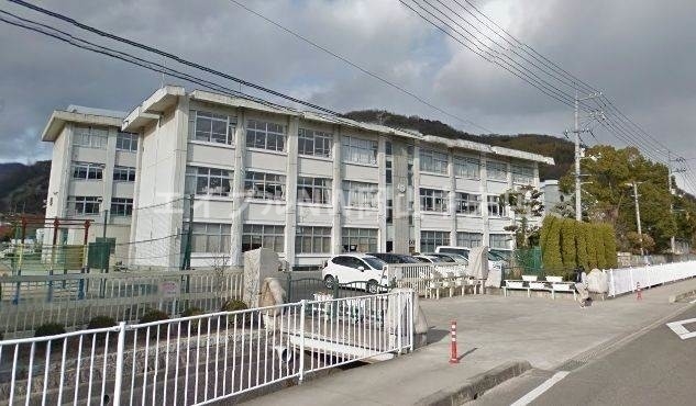 【岡山市北区玉柏のアパートの小学校】