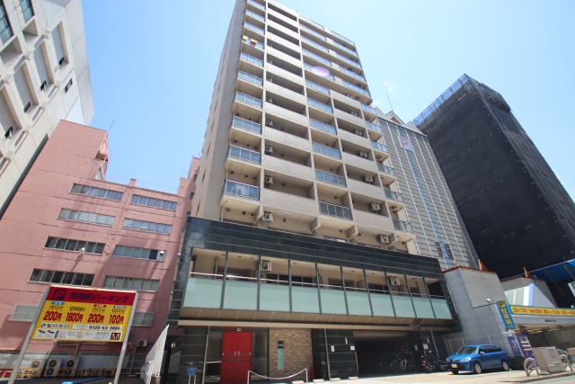 Gramercy Shirakawa Koenの建物外観