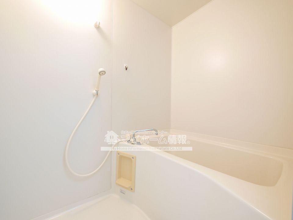 バス・シャワールーム　入浴にもお掃除にも便利なシャワー付き！！