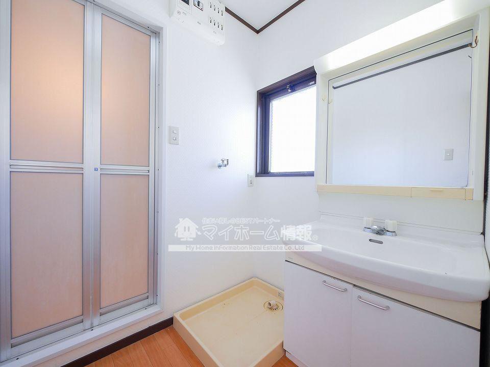 洗面設備　独立洗面台は忙しい朝に嬉しいですね！