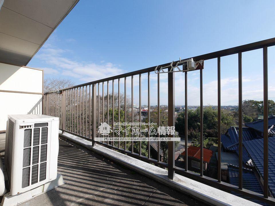 バルコニー　広々ベランダはお洗濯物もたくさん干せます！！