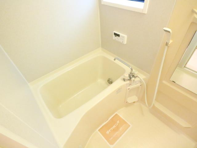 バス・シャワールーム　コンパクトで使いやすいお風呂です