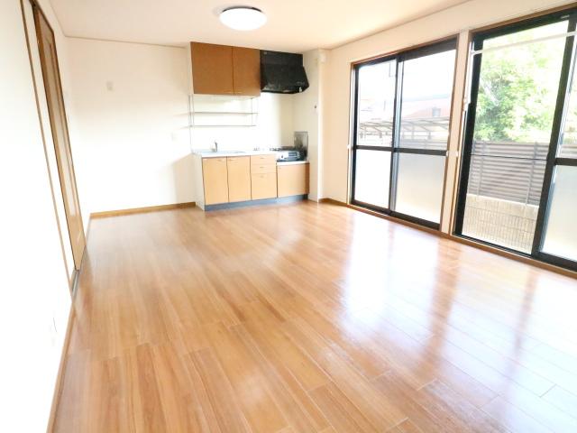 居室・リビング　こちらのリビングで趣味の時間をお楽しみください