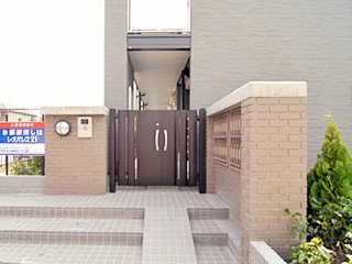 エントランス　オートロックゲート有
