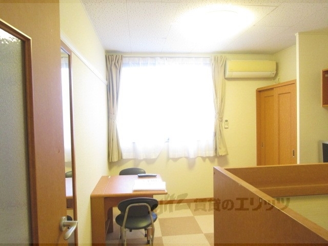 居室・リビング　家具付きのお部屋です