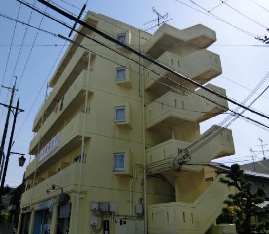茨木市稲葉町のマンションの建物外観