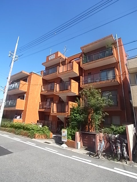 【神戸市東灘区本山中町のマンションのエントランス】