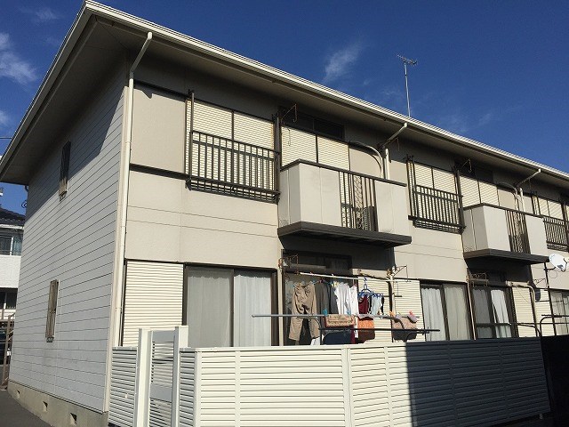 平塚市袖ケ浜のアパートの建物外観