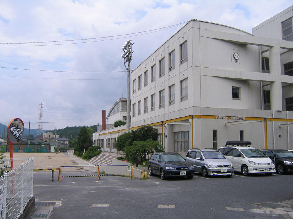 中学校　多治見市立陶都中学校（中学校）まで957m