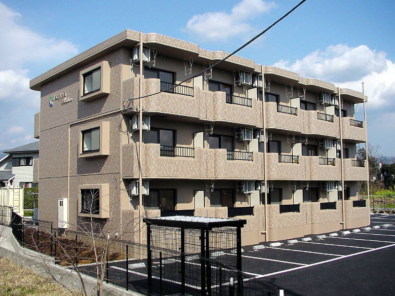 【エミネンス　Hattoriの建物外観】