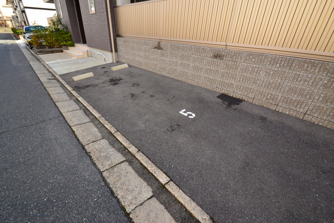 【安芸郡府中町桃山のマンションの駐車場】