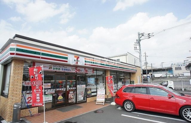 コンビニ　セブンイレブン柏花野井店（コンビニ）まで747m
