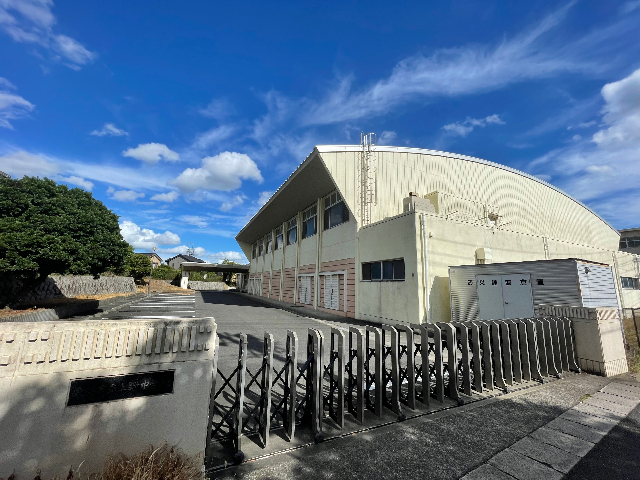 中学校　東海市立上野中学校（中学校）まで697m