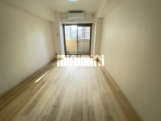 居室・リビング　日当たり良いです！南向き。