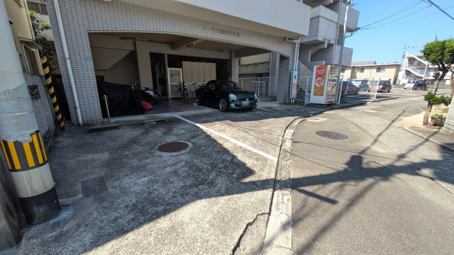 【松山市小坂のマンションの駐車場】