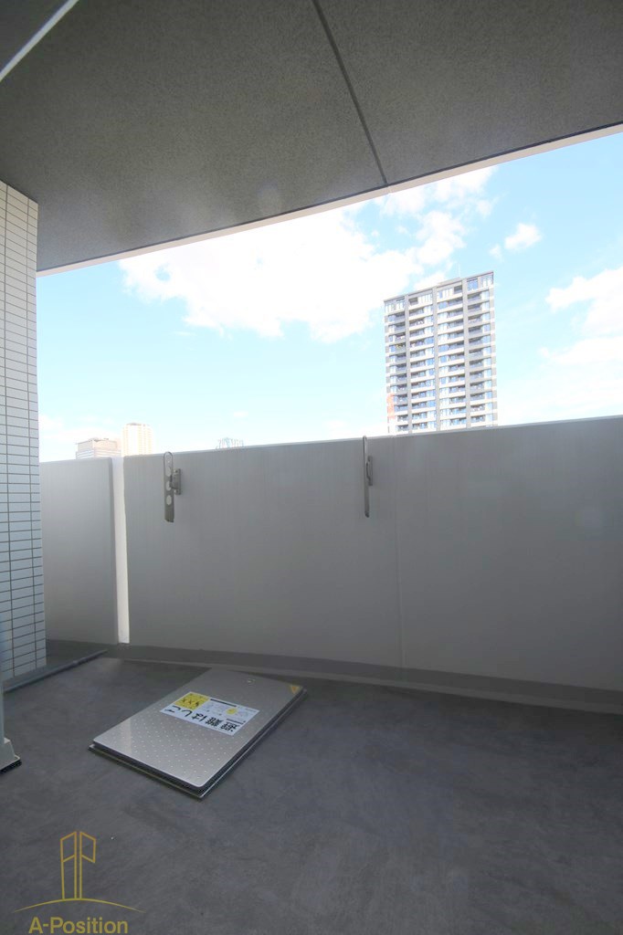 バルコニー　セレニテ難波リアン