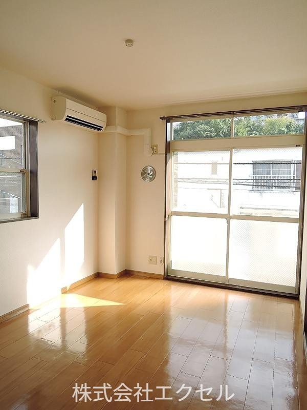 居室・リビング　エアコン完備で一年中快適にお過ごしいただけます。