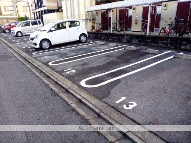 駐車場　駐車場