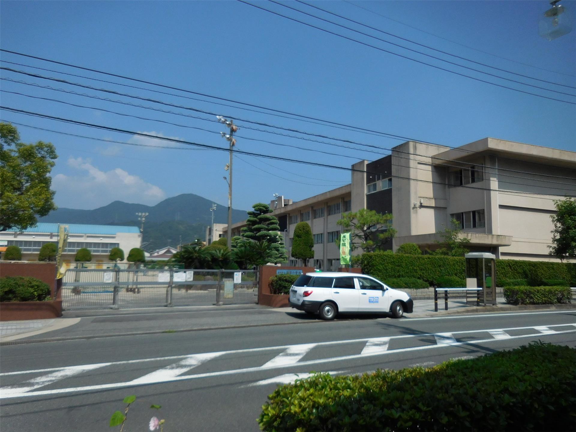 【グランカルディアの小学校】