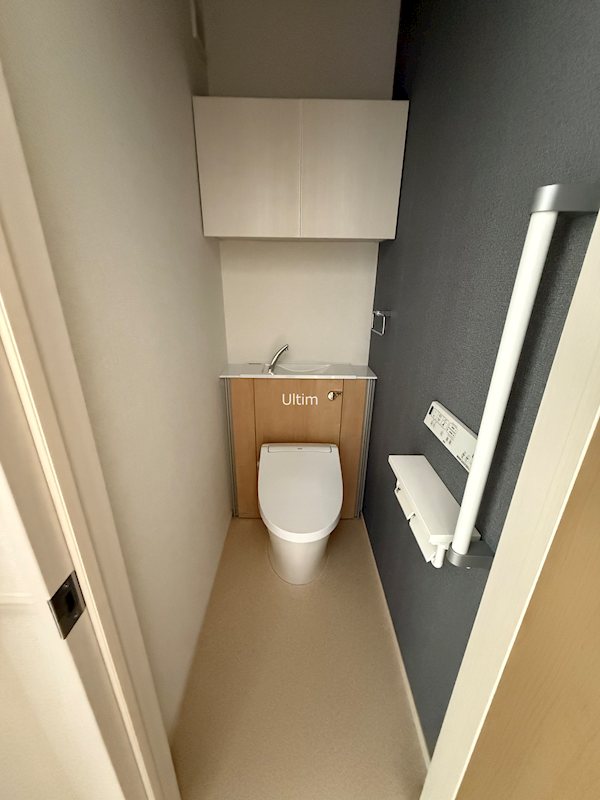 トイレ　※反転写真