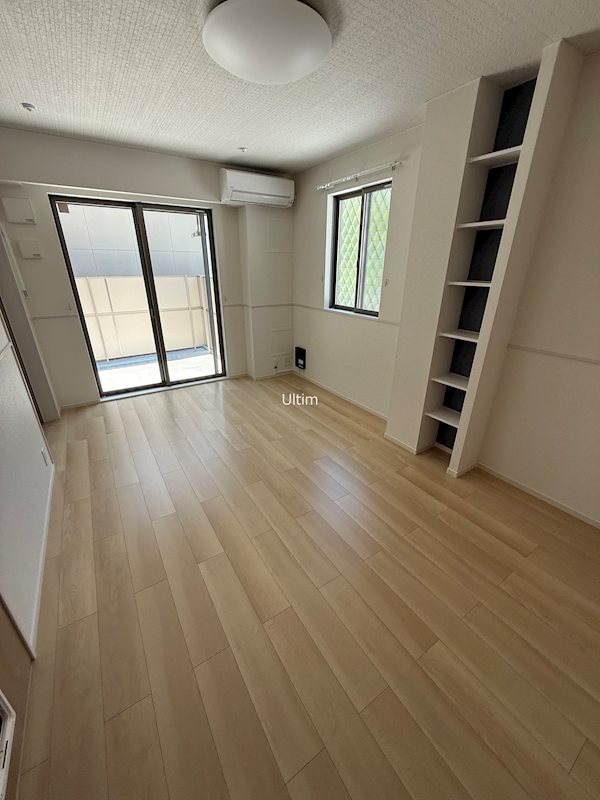 居室・リビング　※反転写真