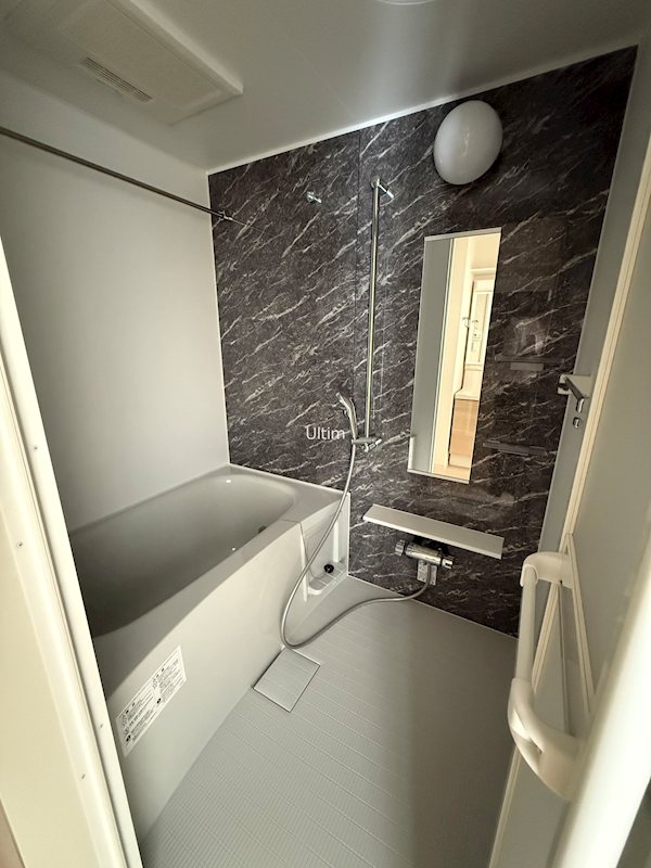 バス・シャワールーム　※反転写真