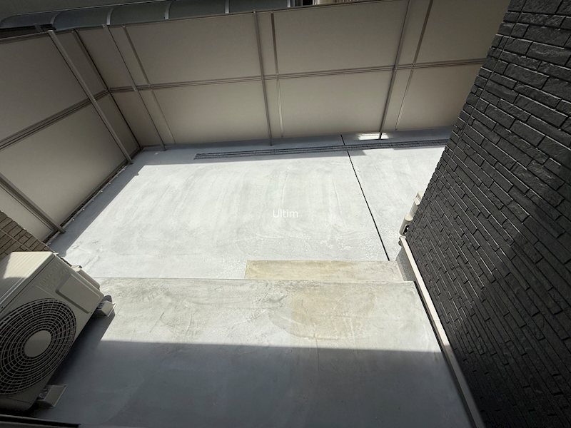 バルコニー　※反転写真