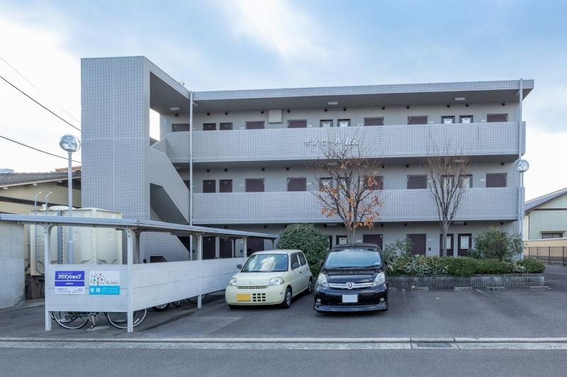 高松市松縄町のマンションの建物外観