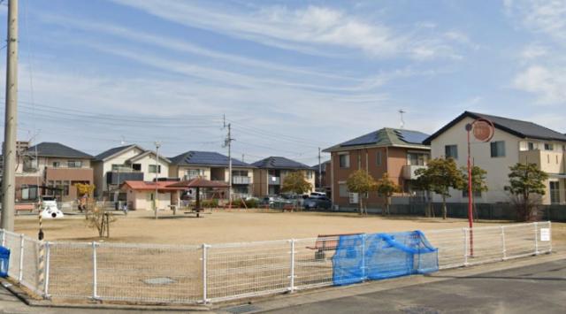 【高松市松縄町のマンションの公園】