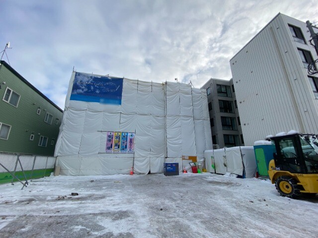 【札幌市厚別区厚別南のマンションの建物外観】