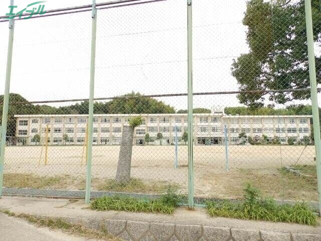 【カサエテルノIIの小学校】