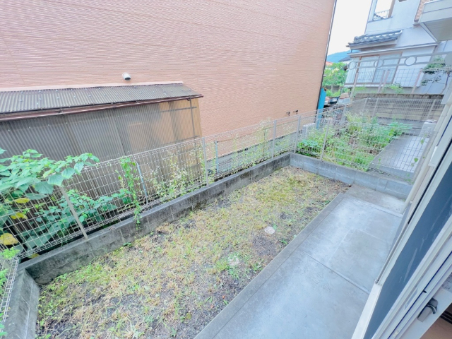 バルコニー　同一建物内１０２号室内装写真転載