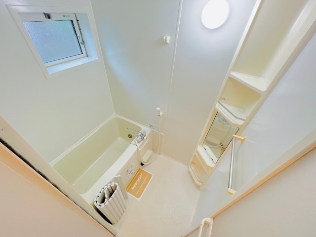 バス・シャワールーム　同一建物内１０２号室内装写真転載