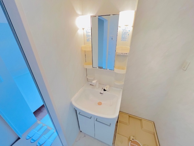 洗面設備　同一建物内１０２号室内装写真転載