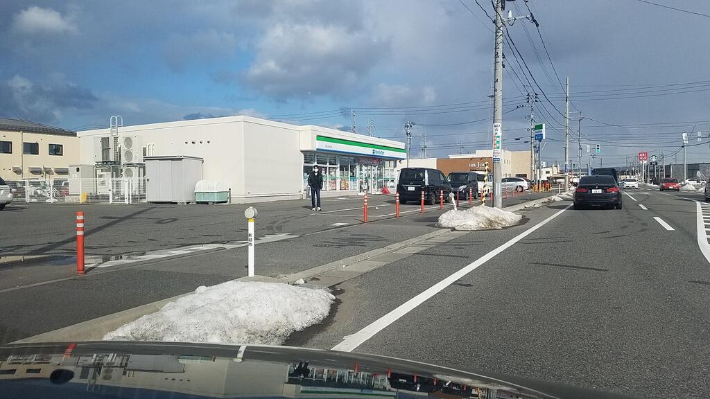 コンビニ　ファミリーマート女池上山一丁目店（コンビニ）まで163m