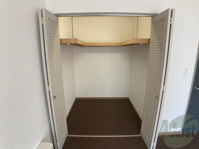 収納　ウォークインクローゼットは奥行きもあり、荷物が多い方でも安心