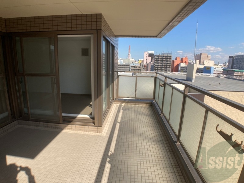 バルコニー　バルコニーは広く日光浴までできそうです！