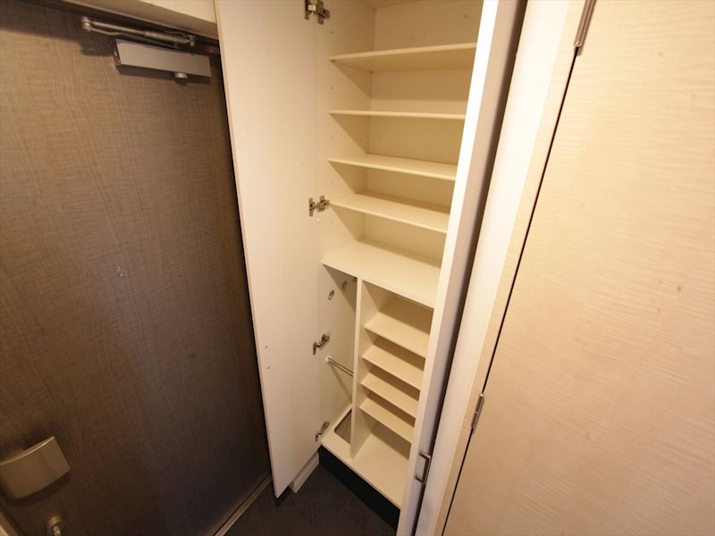 玄関　玄関（シューズボックス充実）