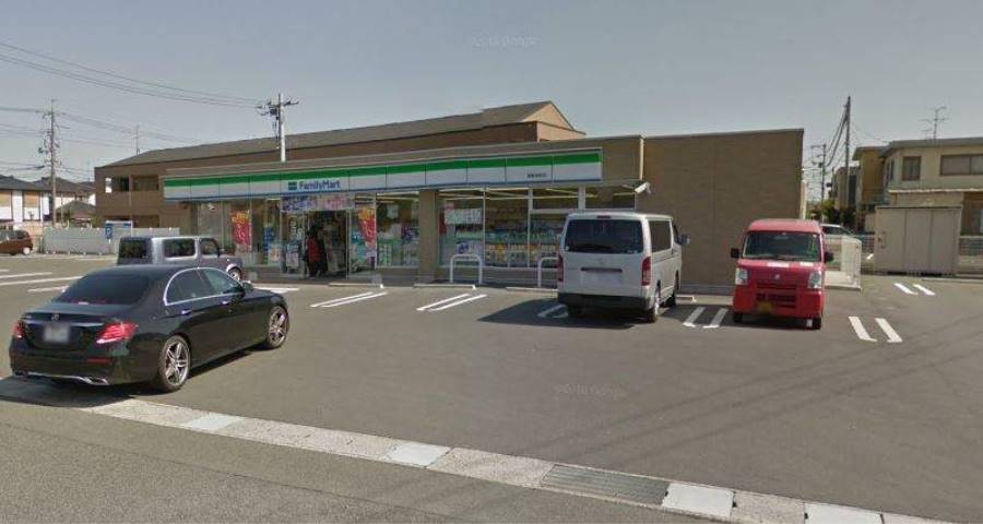 コンビニ　ファミリーマート（コンビニ）まで107m
