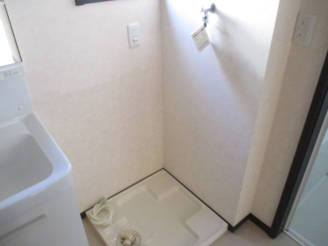 その他　室内洗濯機置き場。防水パン付きで安心。