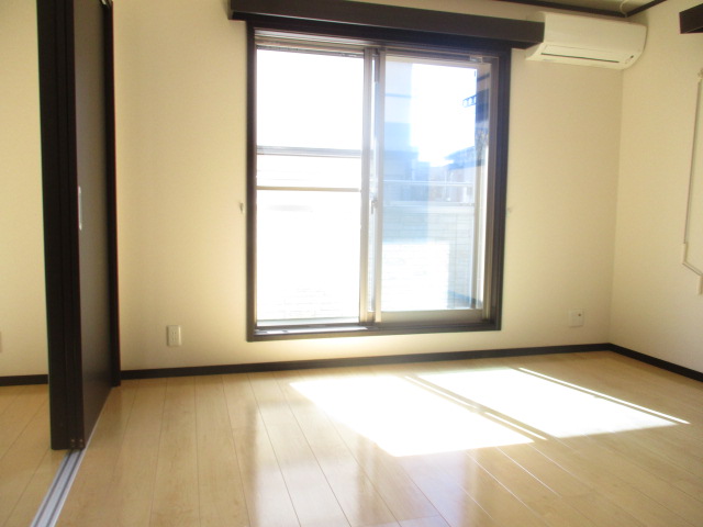 居室・リビング　全戸角住戸ですので、2面採光で明るい居室♪