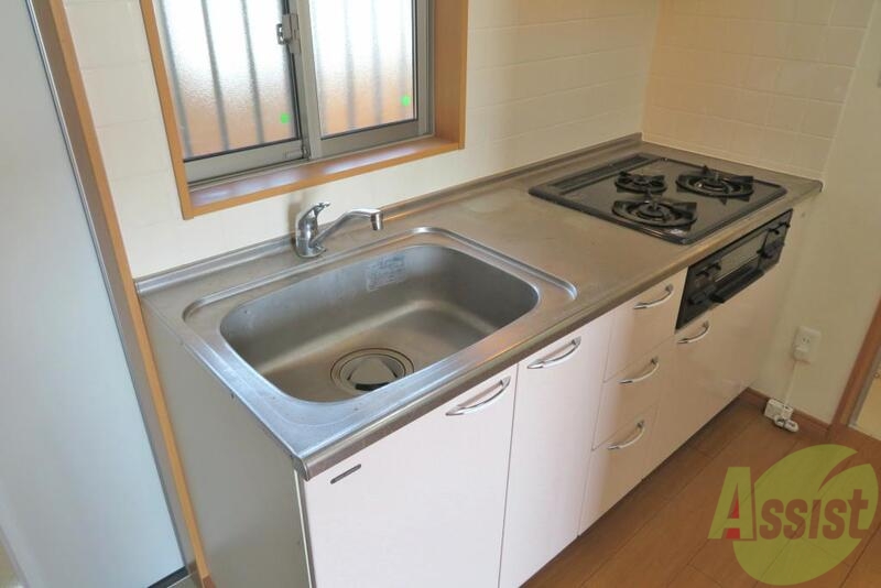 キッチン　キッチンはシステムキッチンで嬉しいポイントですね