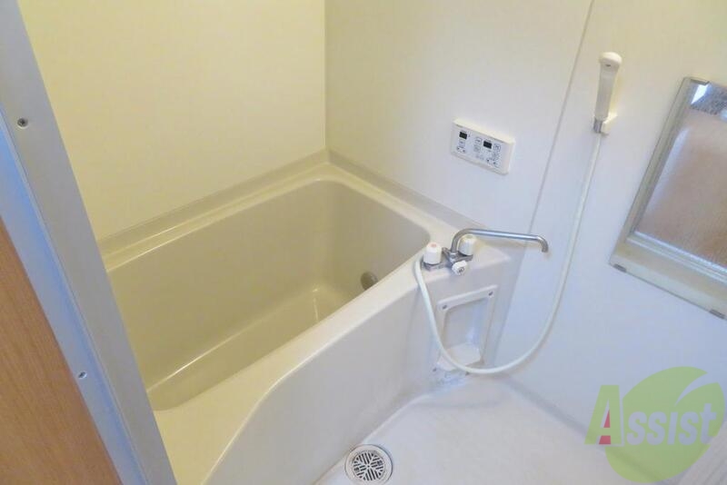 バス・シャワールーム　バスルームはお掃除もしやすいユニットタイプです