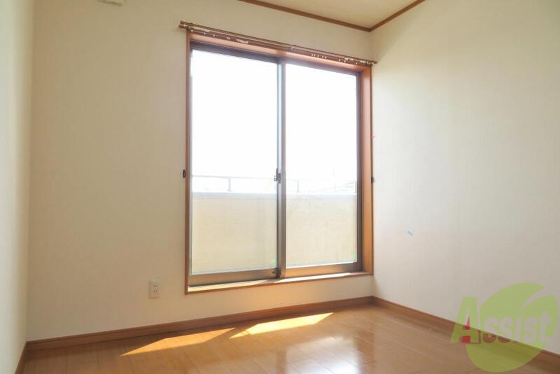 その他部屋・スペース　４．５帖の洋室にはベッドを置いて寝室としてぴったりですね