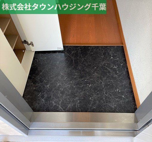 京成本線 志津駅 バス乗車時間：15分 最寄りバス停で下車 徒歩6分 2階建 築19年の玄関写真