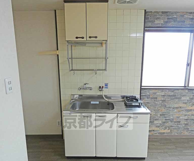 キッチン　ステンレス製のキッチンです。