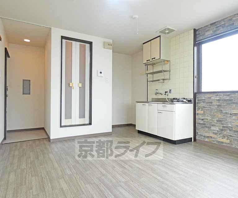 その他設備　洗濯機置き場はバルコニーにあります。