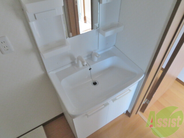 洗面設備　洗面台もあるのであさの準備はらくらく。